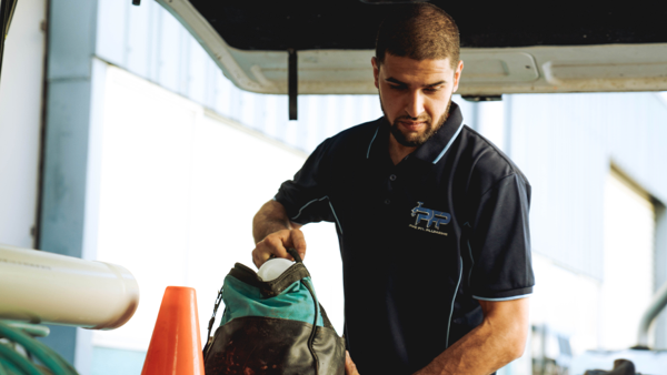 blog_bodyimage_pipefix plumbing putting equipment back into van