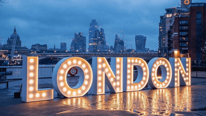 Mat_Fabien_the words London spelt out in light bulbs on London streets